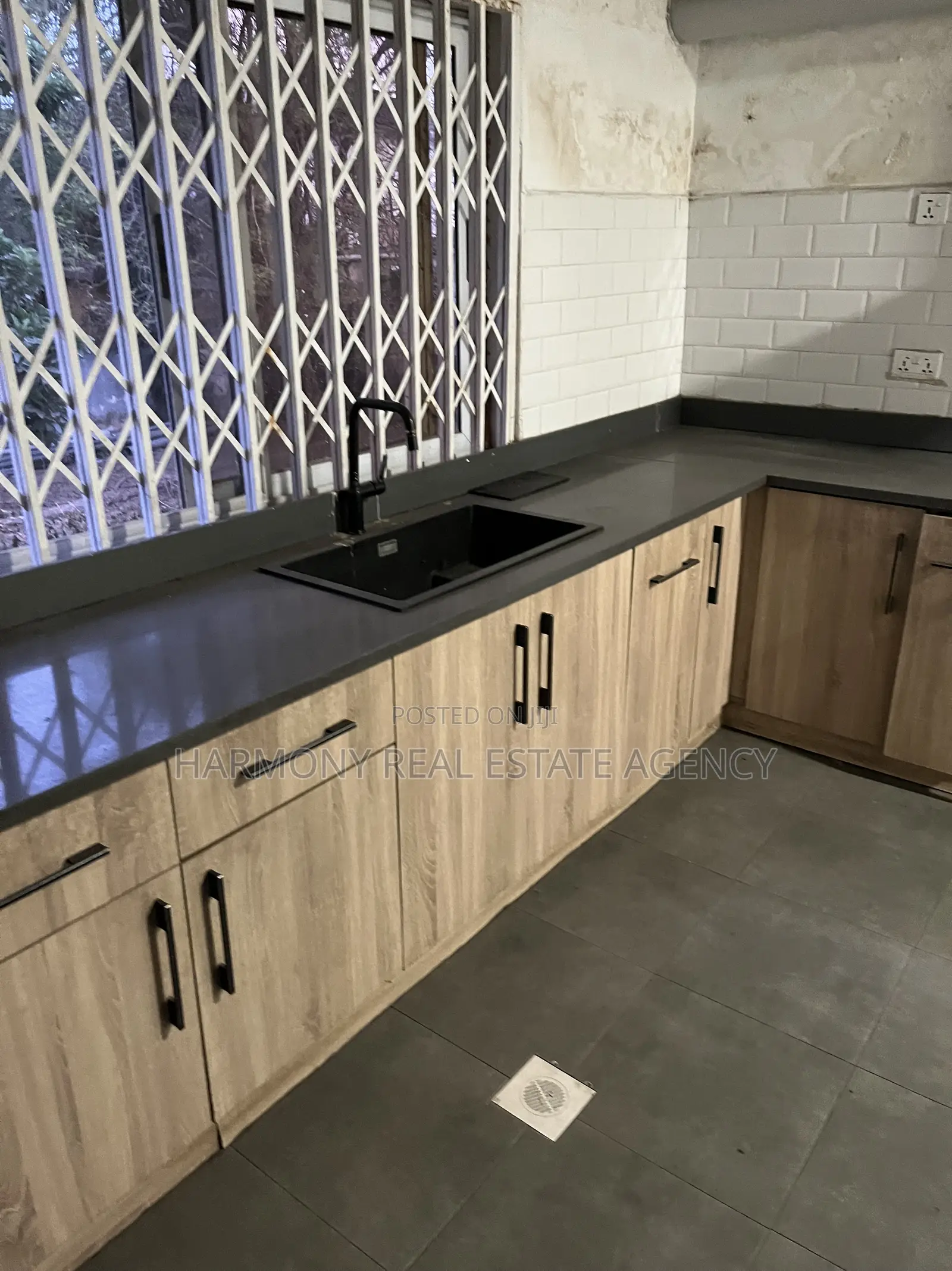 4bdrm House in Abofu for sale