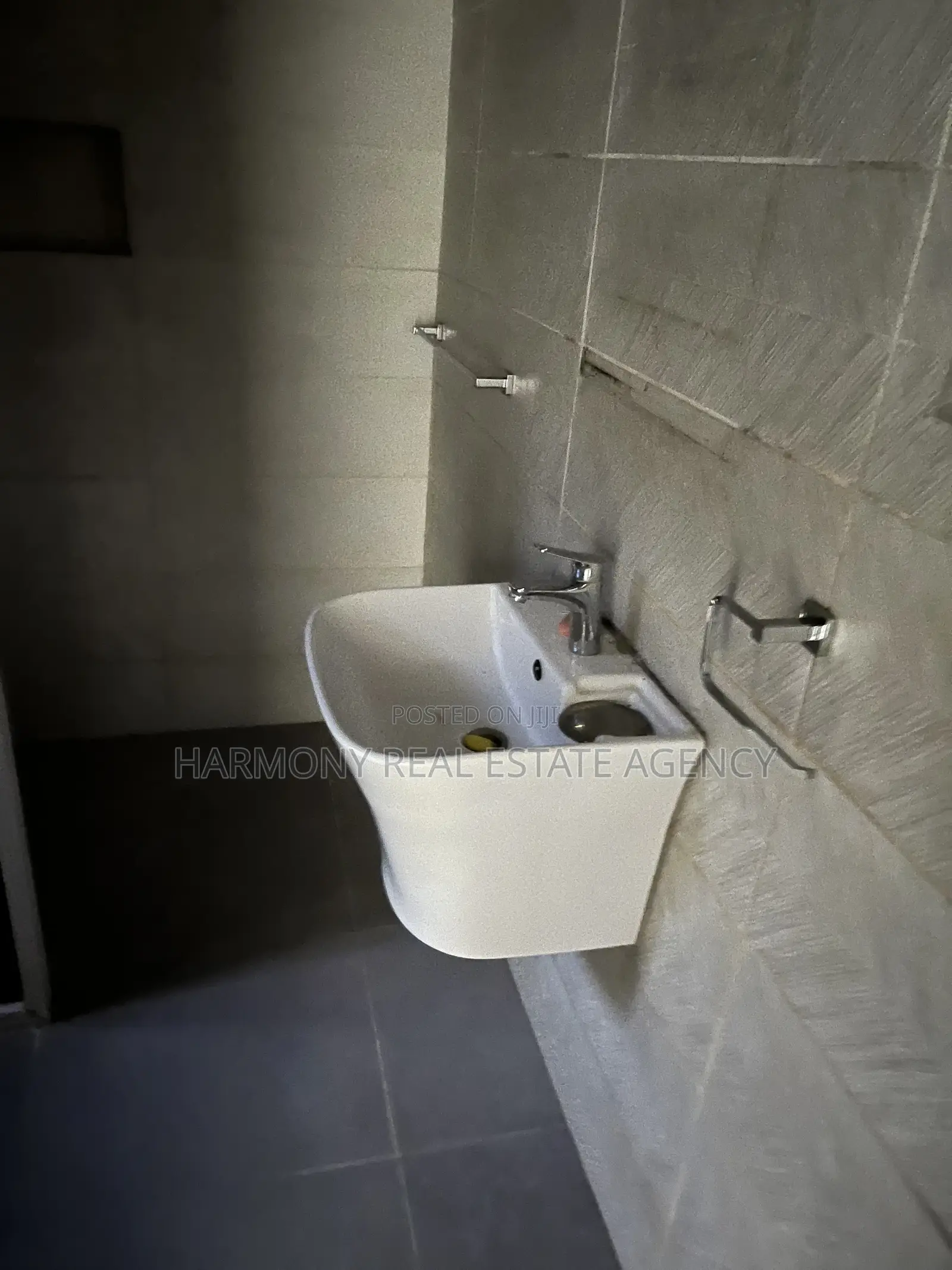 4bdrm House in Abofu for sale