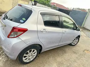 Toyota Vitz 2014 Silver