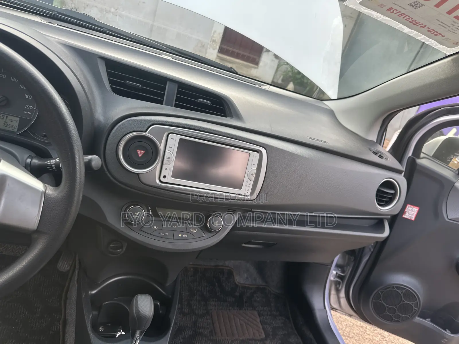 Toyota Vitz 2014 Silver