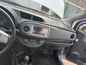 Toyota Vitz 2014 Silver