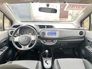 Toyota Vitz 2014 Silver