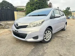 Toyota Vitz 2014 Silver
