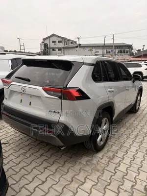 Toyota RAV4 XLE AWD 2020 White