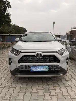 Toyota RAV4 XLE AWD 2020 White