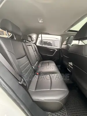 Toyota RAV4 XLE AWD 2020 White