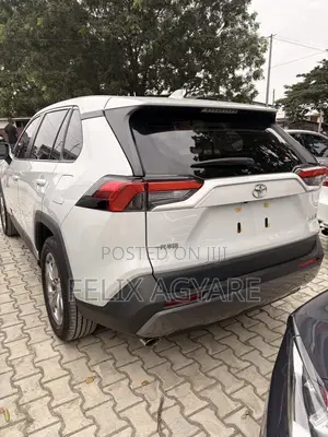Toyota RAV4 XLE AWD 2020 White