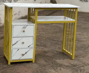 Nail Table