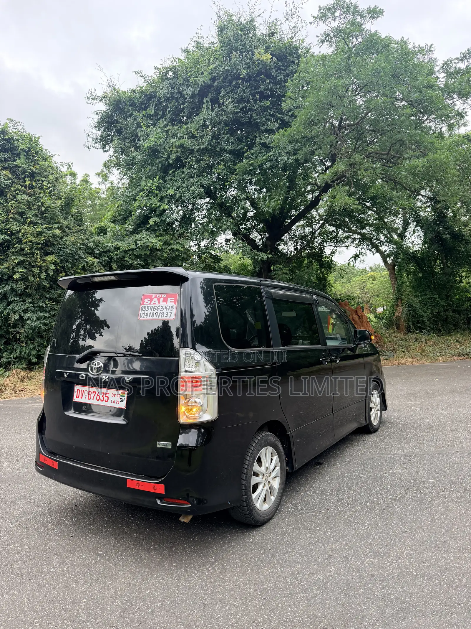 Toyota Voxy X 2WD 8-Seater 2014 Black