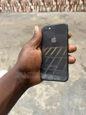 Apple iPhone SE (2022) 64 GB Black