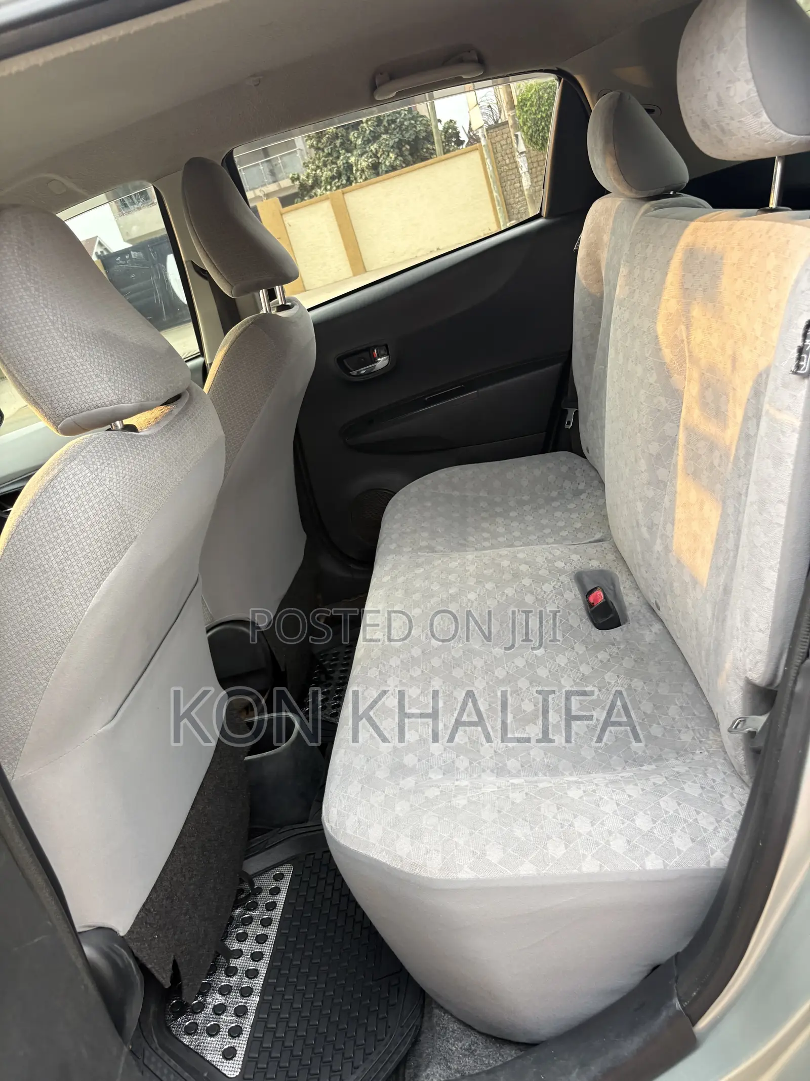 Toyota Vitz 1.3 FWD 5dr 2013