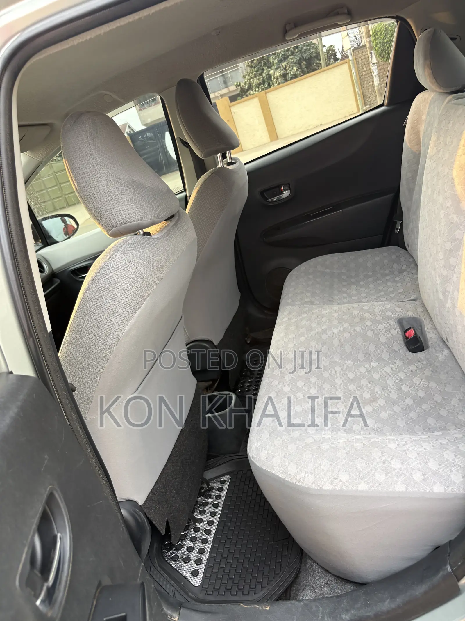 Toyota Vitz 1.3 FWD 5dr 2013