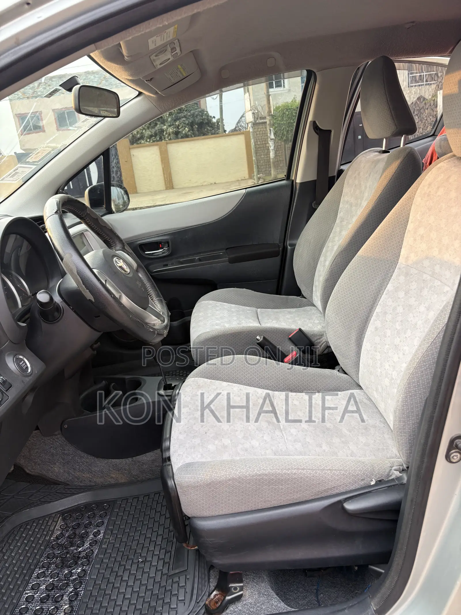 Toyota Vitz 1.3 FWD 5dr 2013