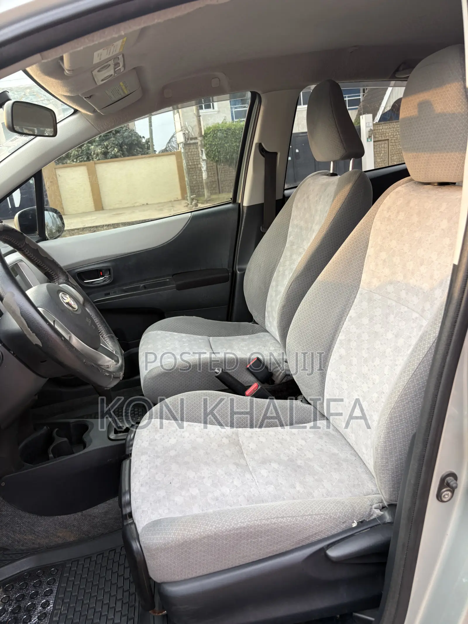 Toyota Vitz 1.3 FWD 5dr 2013