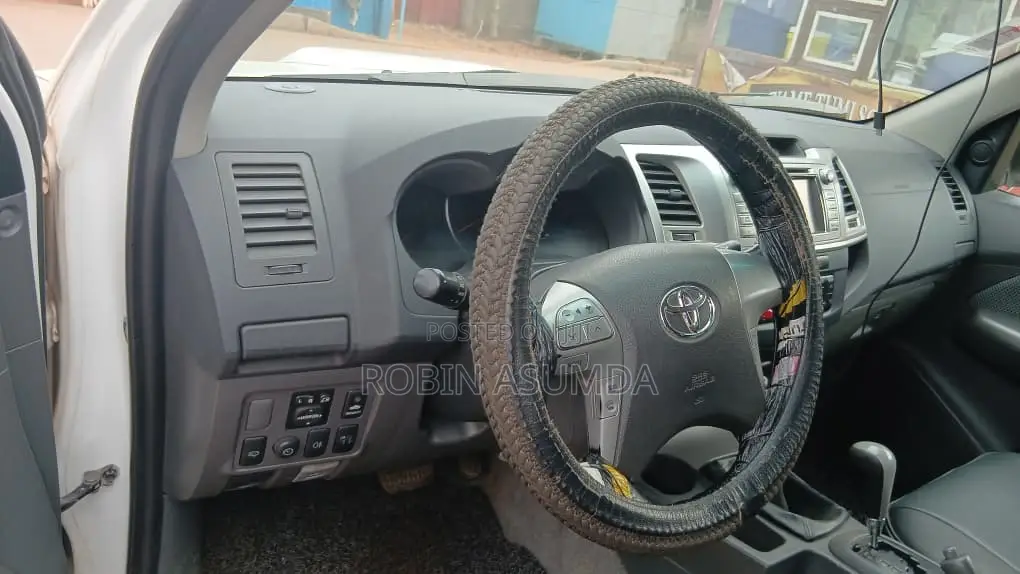 Toyota Hilux 3.0 D-4D 4x4 2013 White