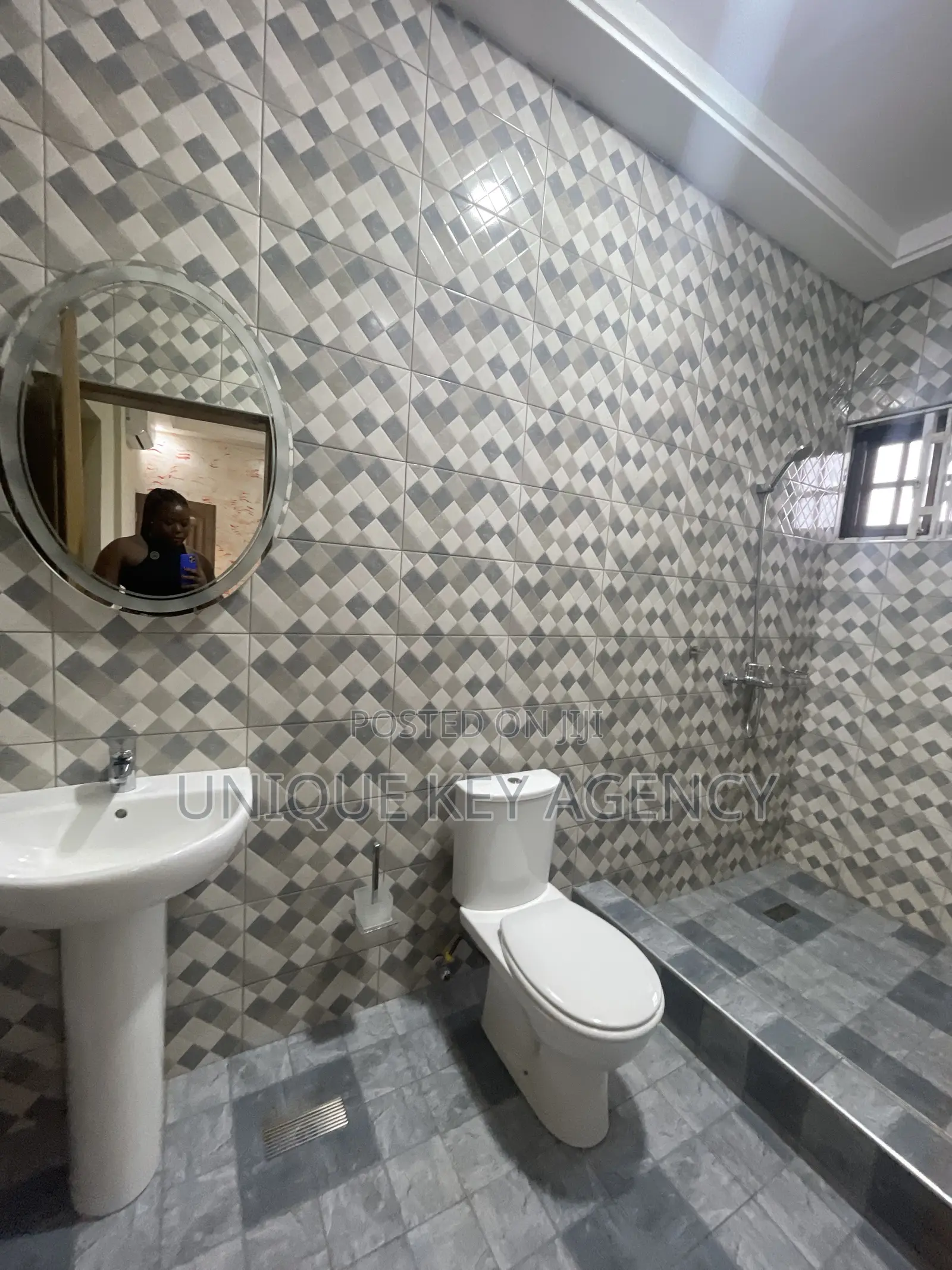 2bdrm Apartment in Unique Key Agency, West Legon for rent