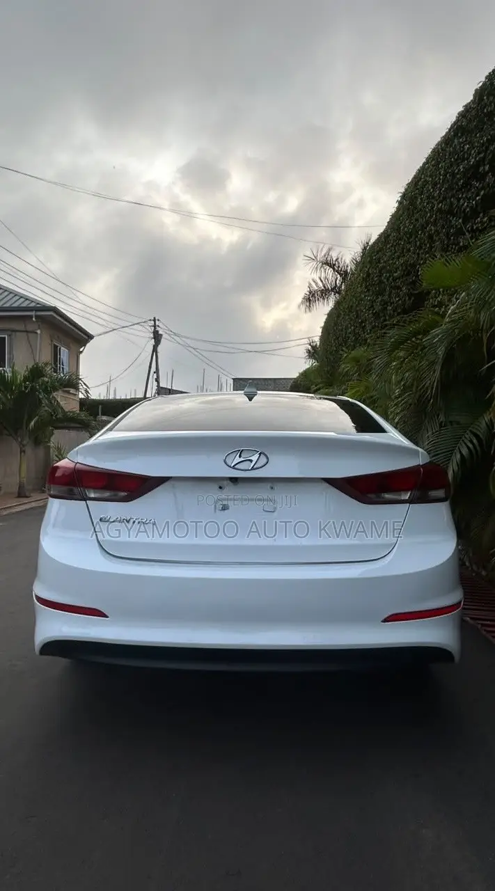 Hyundai Elantra ECO Sedan FWD (1.4L 4cyl 7A) 2017 White