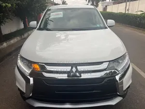 Mitsubishi Outlander 2018 White