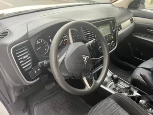 Mitsubishi Outlander 2018 White