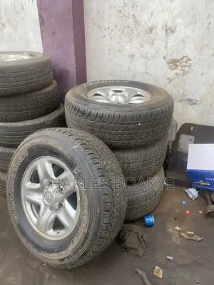 Tires and Rim Land Cruiser 200
