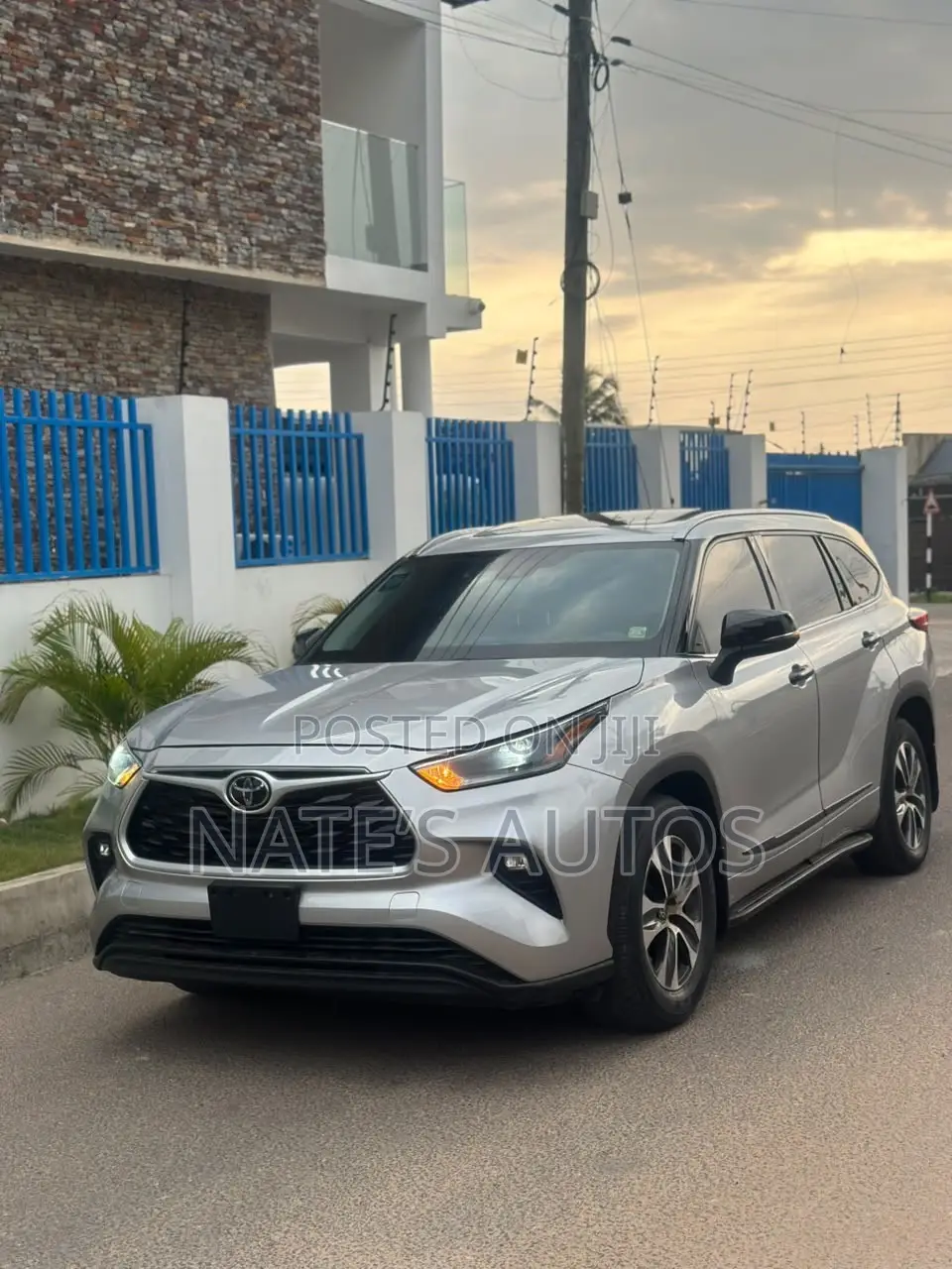 Toyota Highlander XLE 2021 Silver