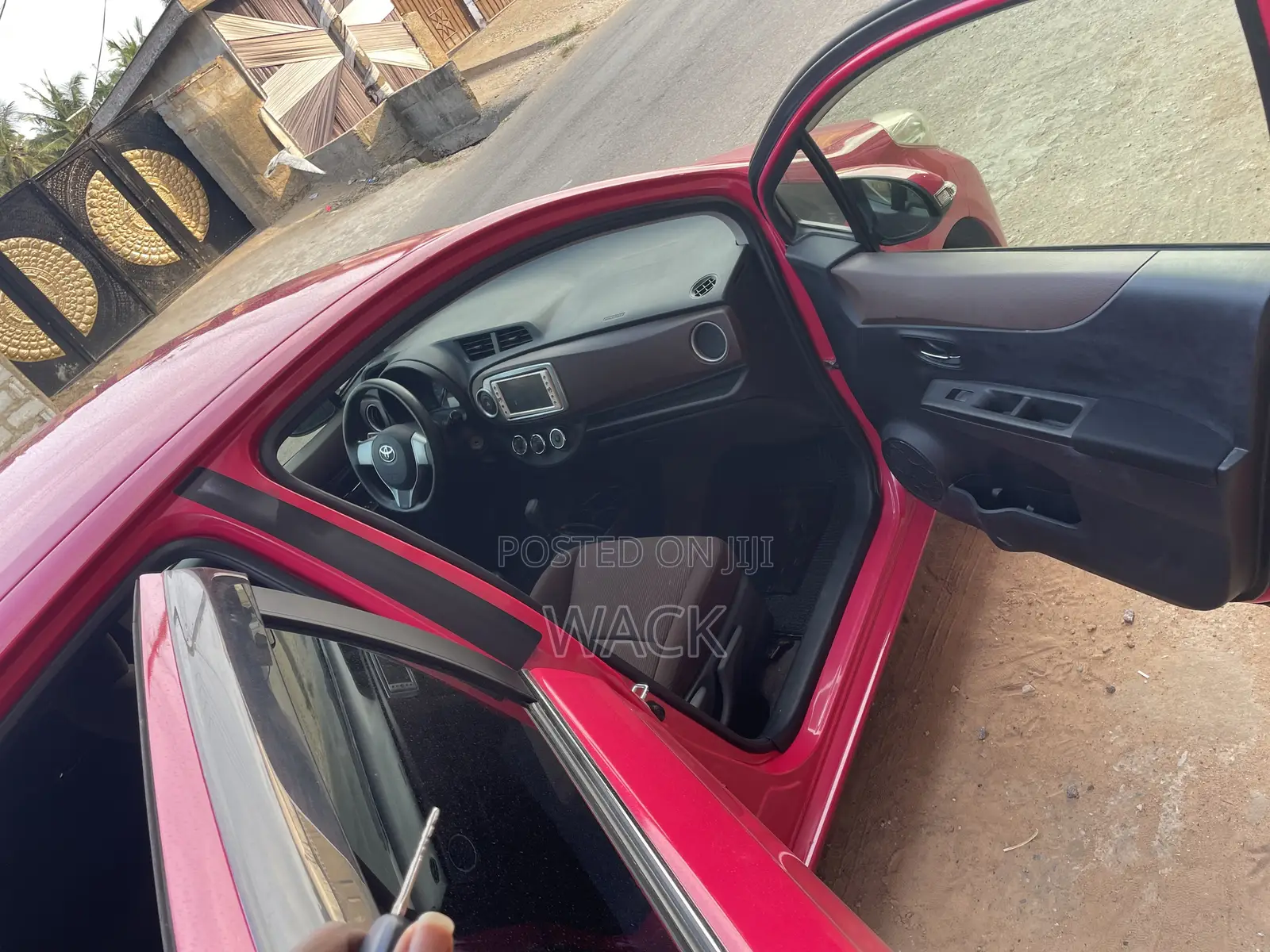 Toyota Vitz 1.3 FWD 3dr 2012 Pink