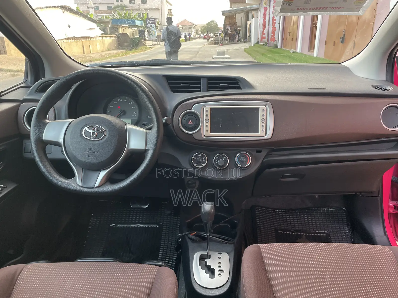Toyota Vitz 1.3 FWD 3dr 2012 Pink