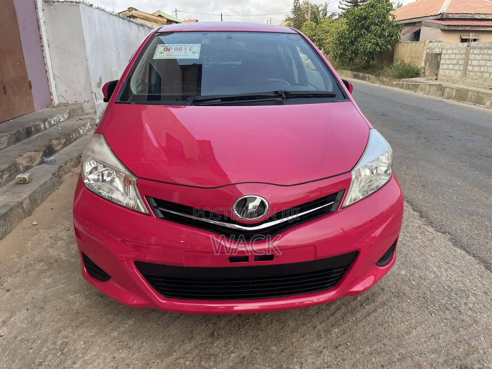 Toyota Vitz 1.3 FWD 3dr 2012 Pink