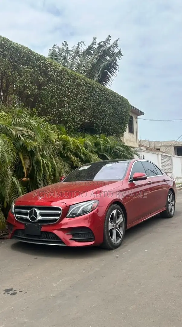 Mercedes-Benz E300 2019 Red