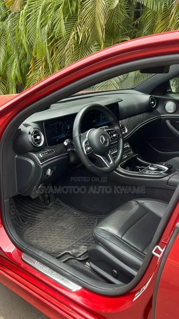 Mercedes-Benz E300 2019 Red