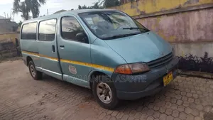 Toyota Grand HiAce 2002 Green