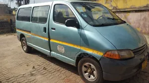 Toyota Grand HiAce 2002 Green