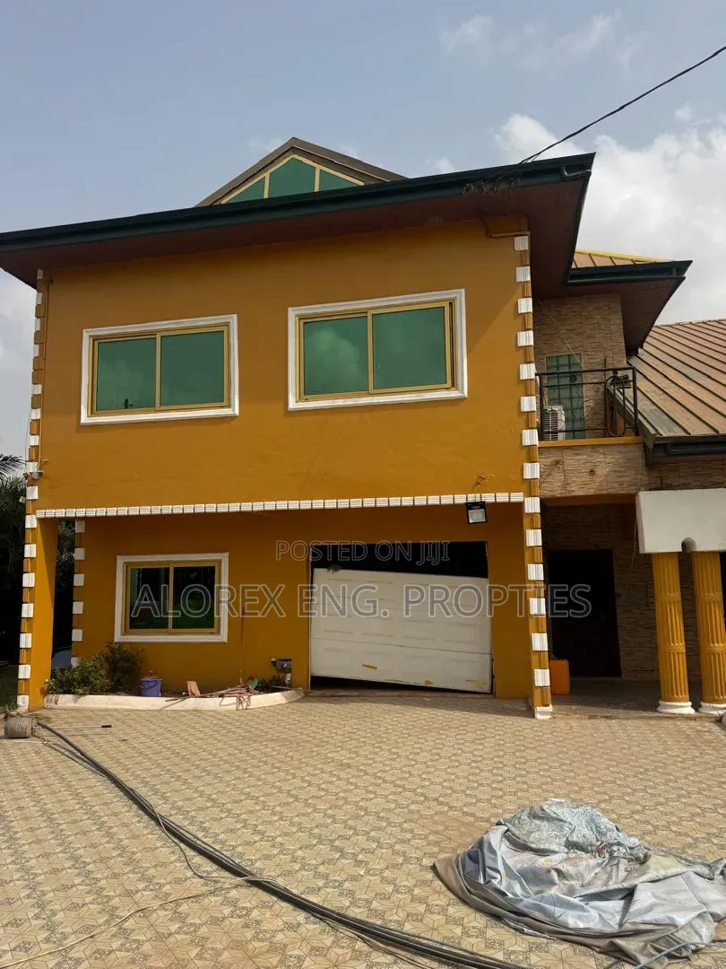 6bdrm House in Adenta, Housing Down for rent