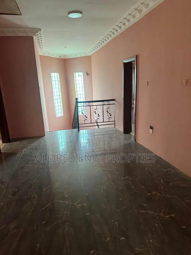 6bdrm House in Adenta, Housing Down for rent