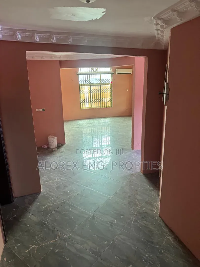 6bdrm House in Adenta, Housing Down for rent