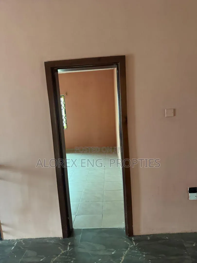 6bdrm House in Adenta, Housing Down for rent