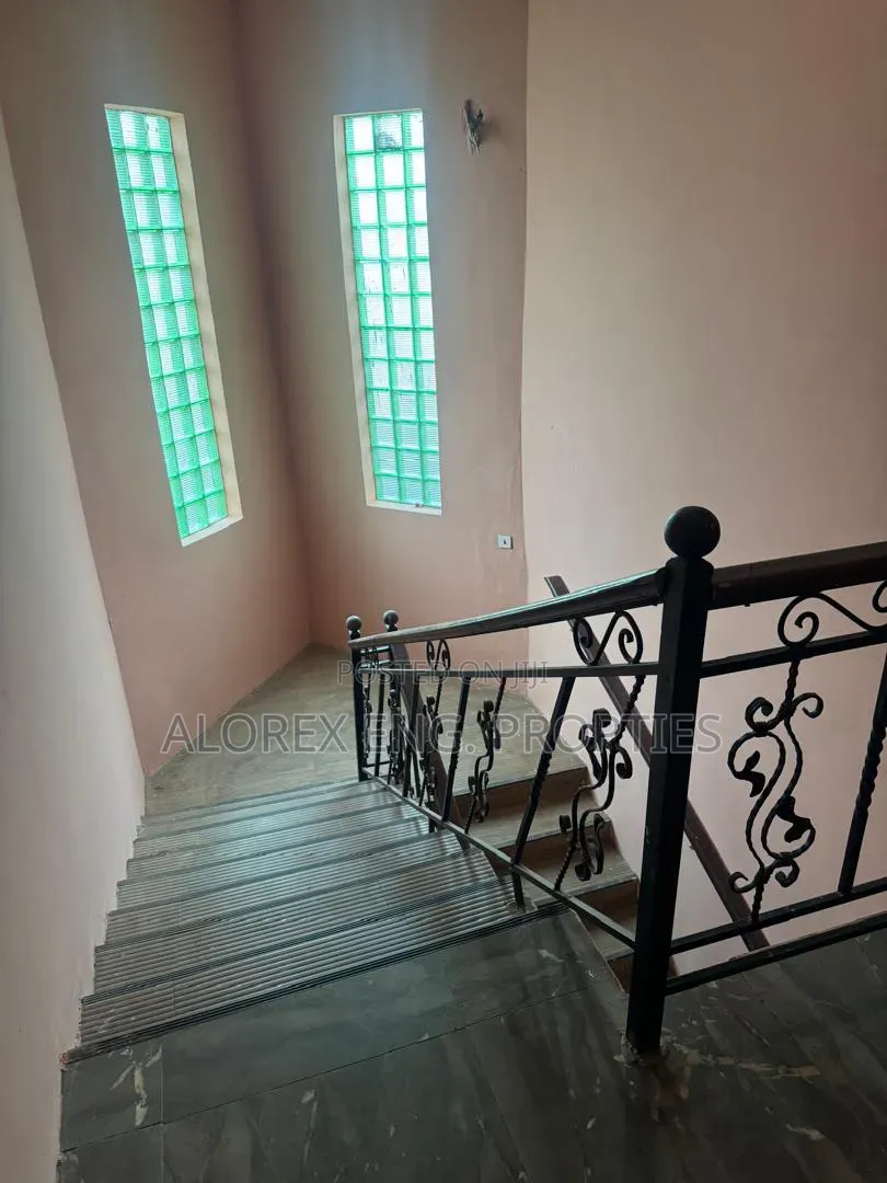 6bdrm House in Adenta, Housing Down for rent