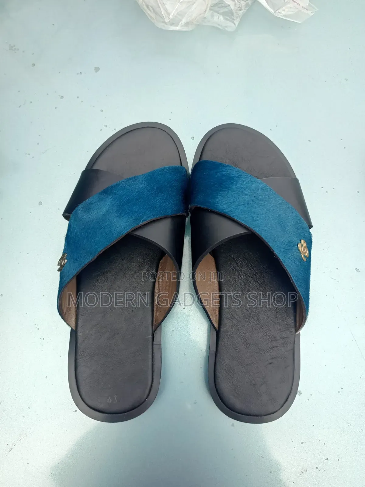 Premium Men’s Cross-Strap Slippers – Stylish Comfortable