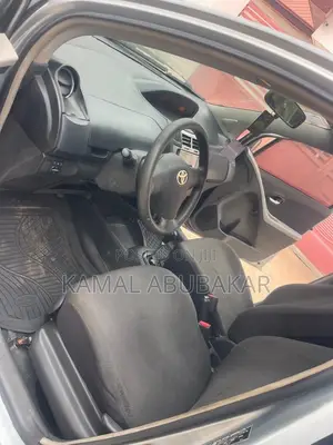 Toyota Vitz 1.5 FWD 3dr 2010 Gray