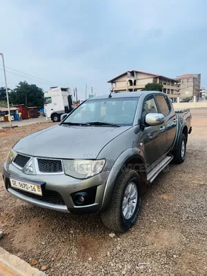 Mitsubishi L200 2015 Green