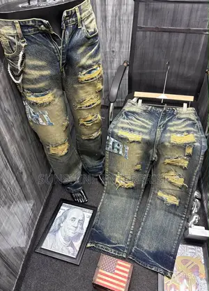 Man’s Baggy Jeans