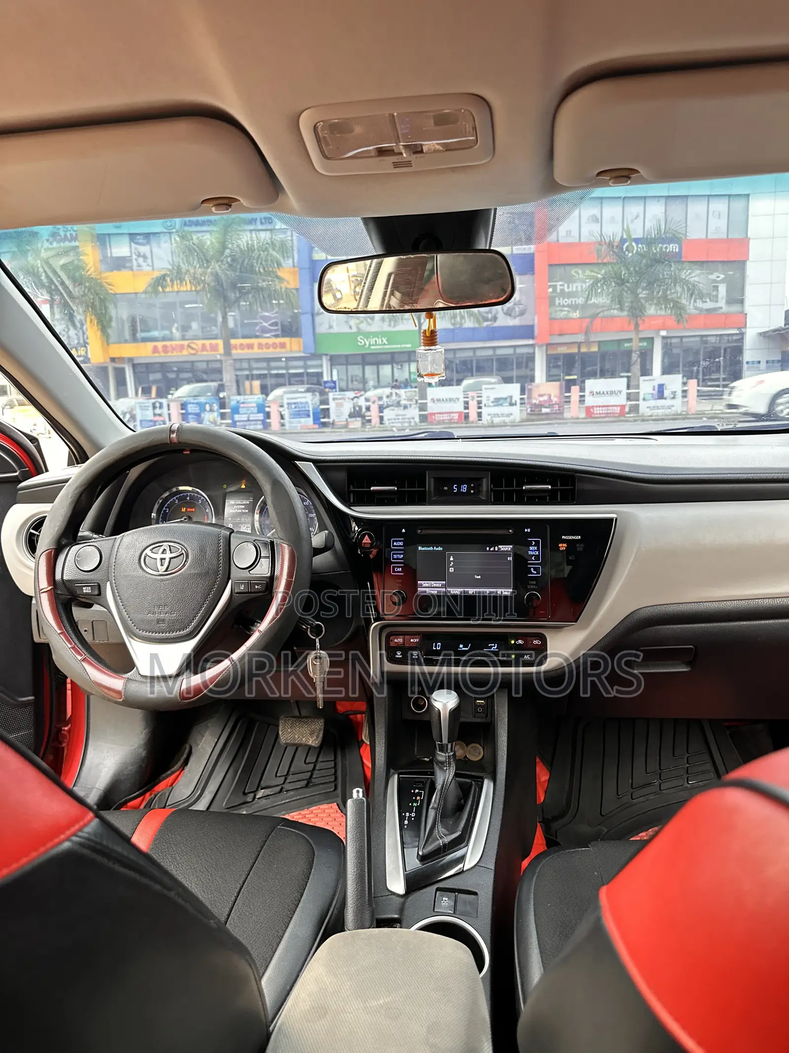 Toyota Corolla LE Eco (1.8L 4cyl 2A) 2018 Red