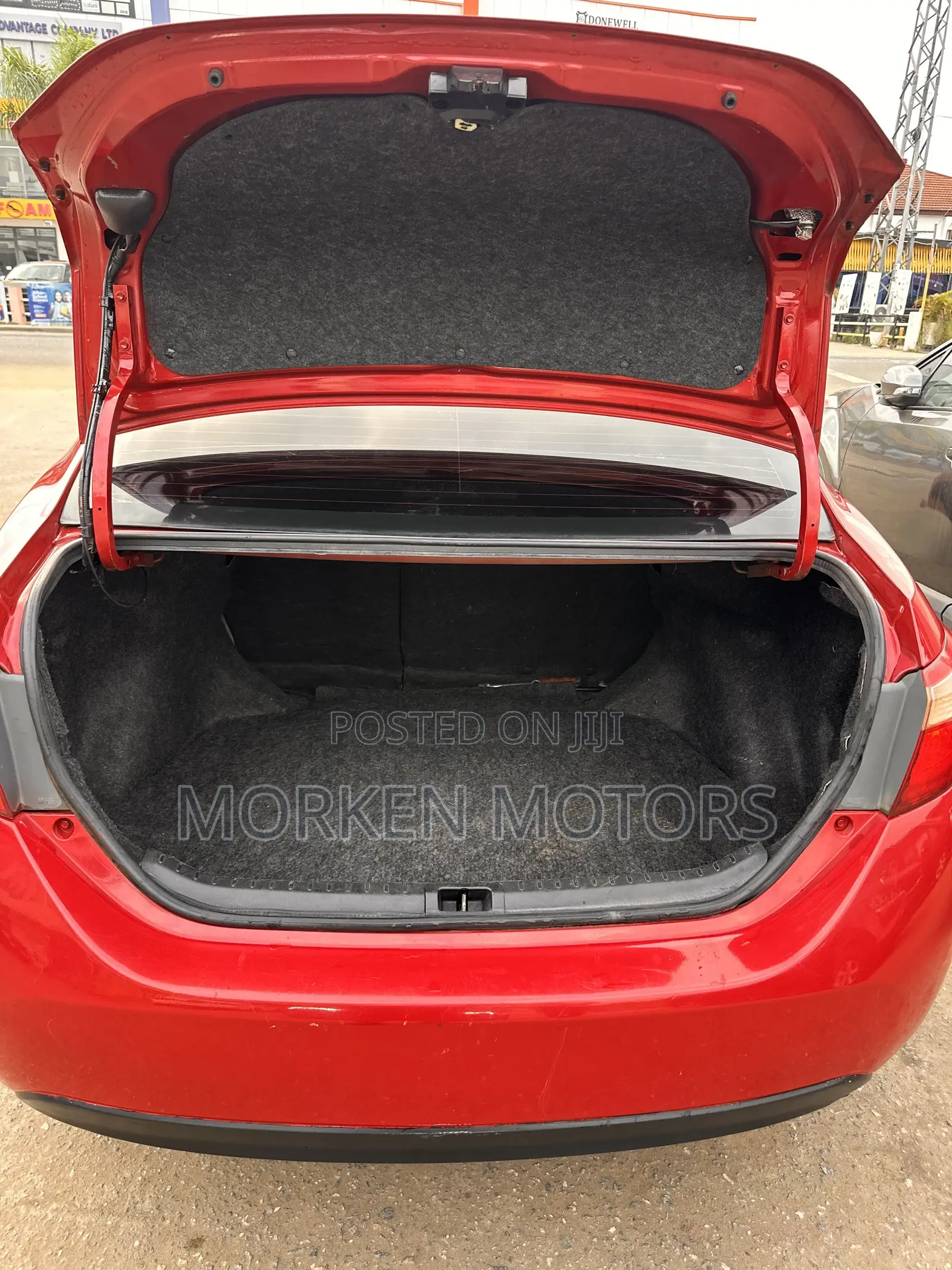Toyota Corolla LE Eco (1.8L 4cyl 2A) 2018 Red