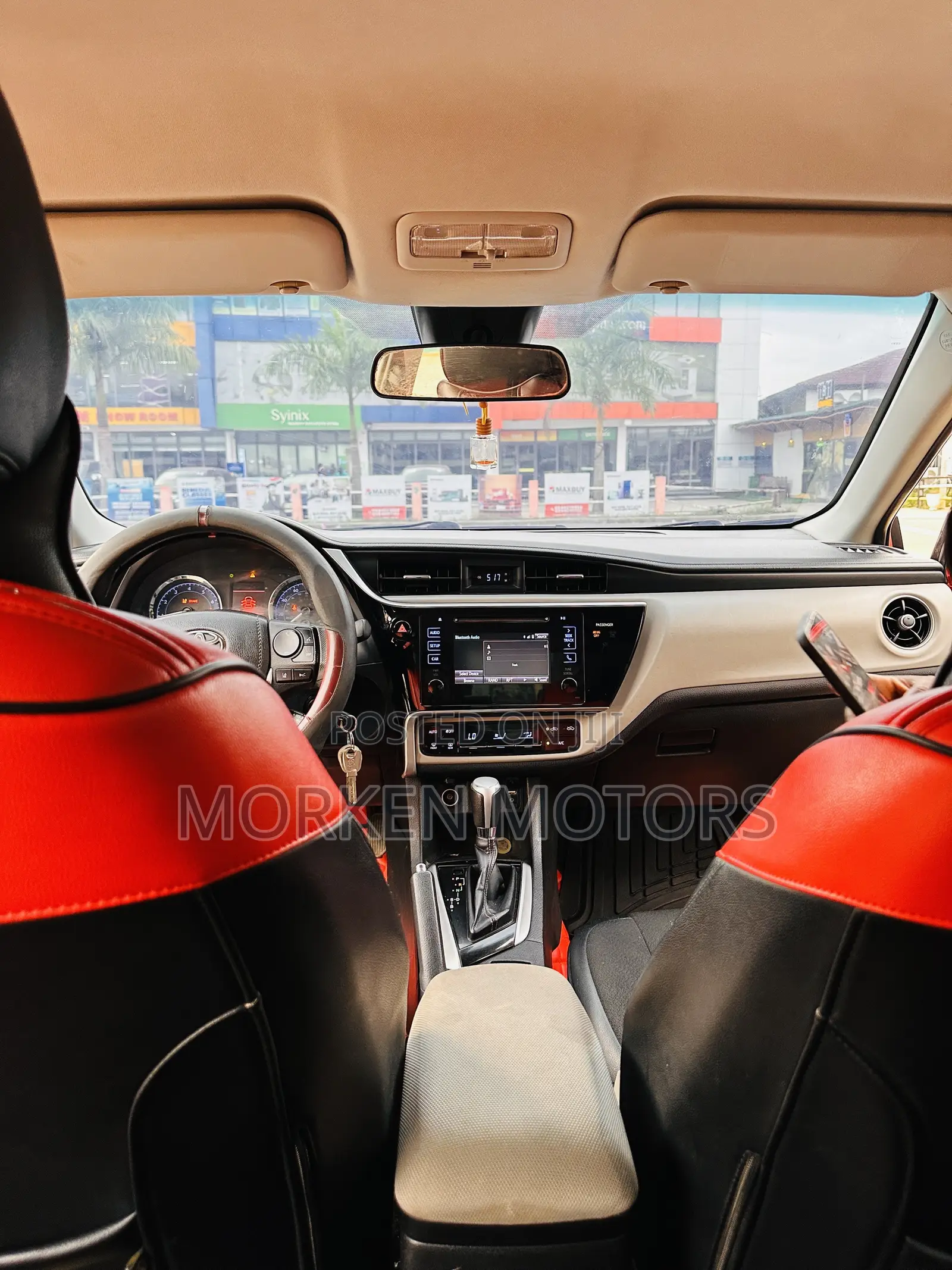 Toyota Corolla LE Eco (1.8L 4cyl 2A) 2018 Red