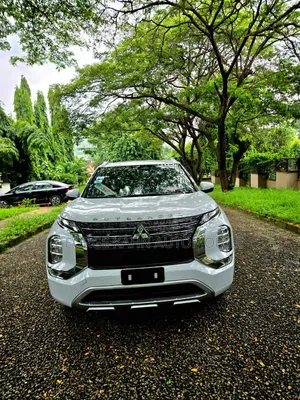 Mitsubishi Outlander SEL 2022 White