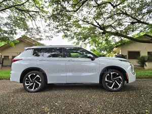 Mitsubishi Outlander SEL 2022 White