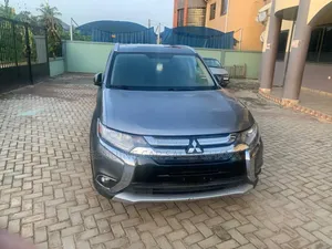 Mitsubishi Outlander 2.4 PHEV AWD 2017 Gray