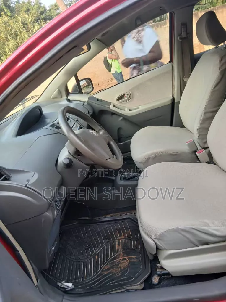 Toyota Vitz 2010 Red