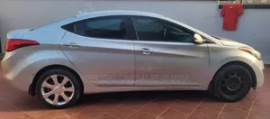 Hyundai Elantra GLS Sedan FWD (1.8L 4cyl 6A) 2013 Silver