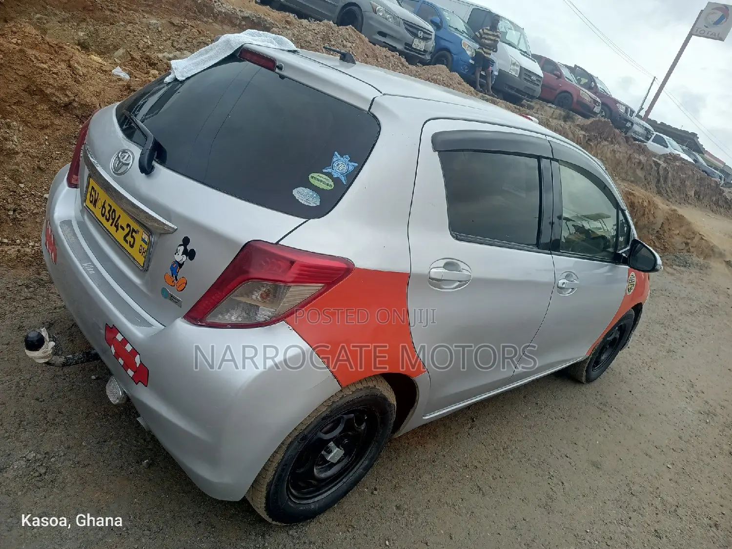 Toyota Vitz 2014 Silver